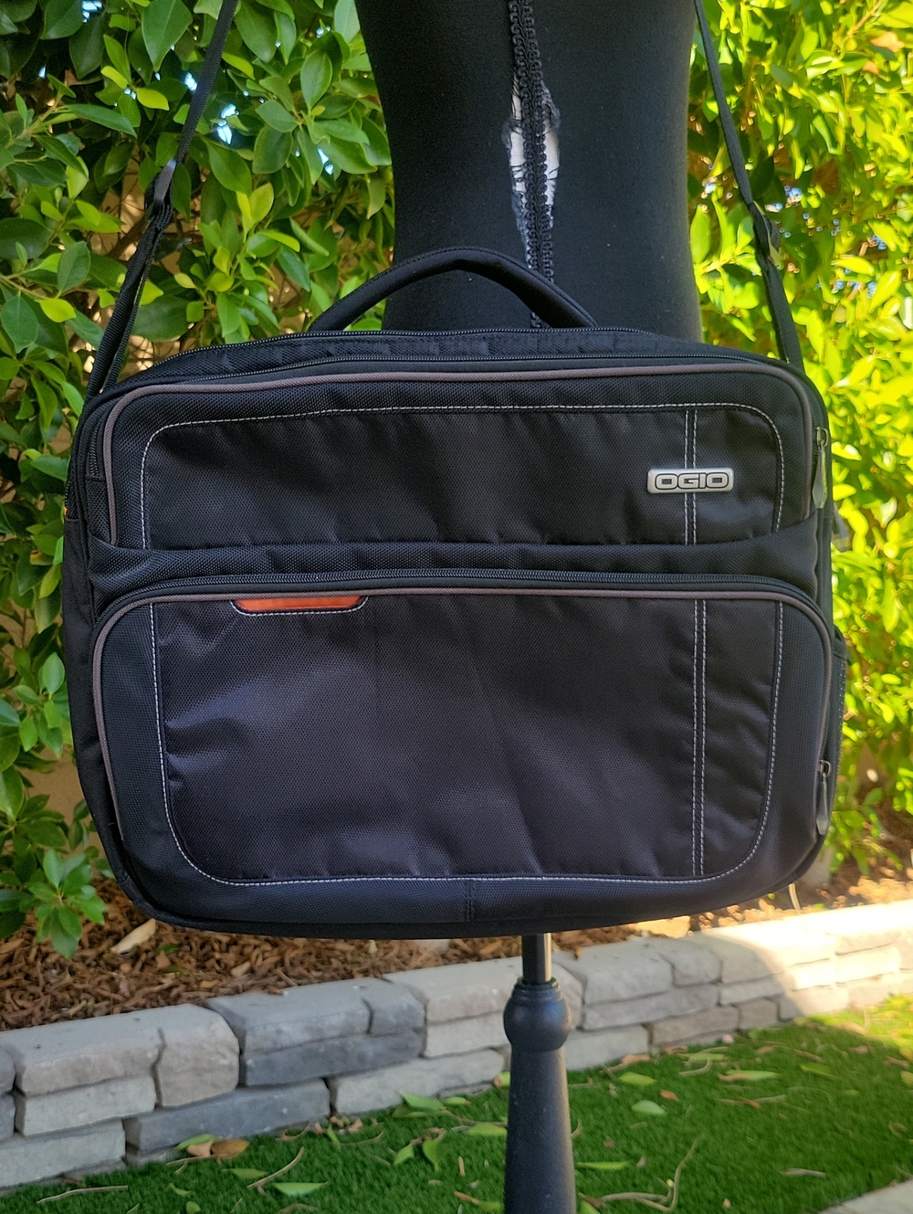 OGIO B8 Classic Laptop Messenger Bag Briefcase Black